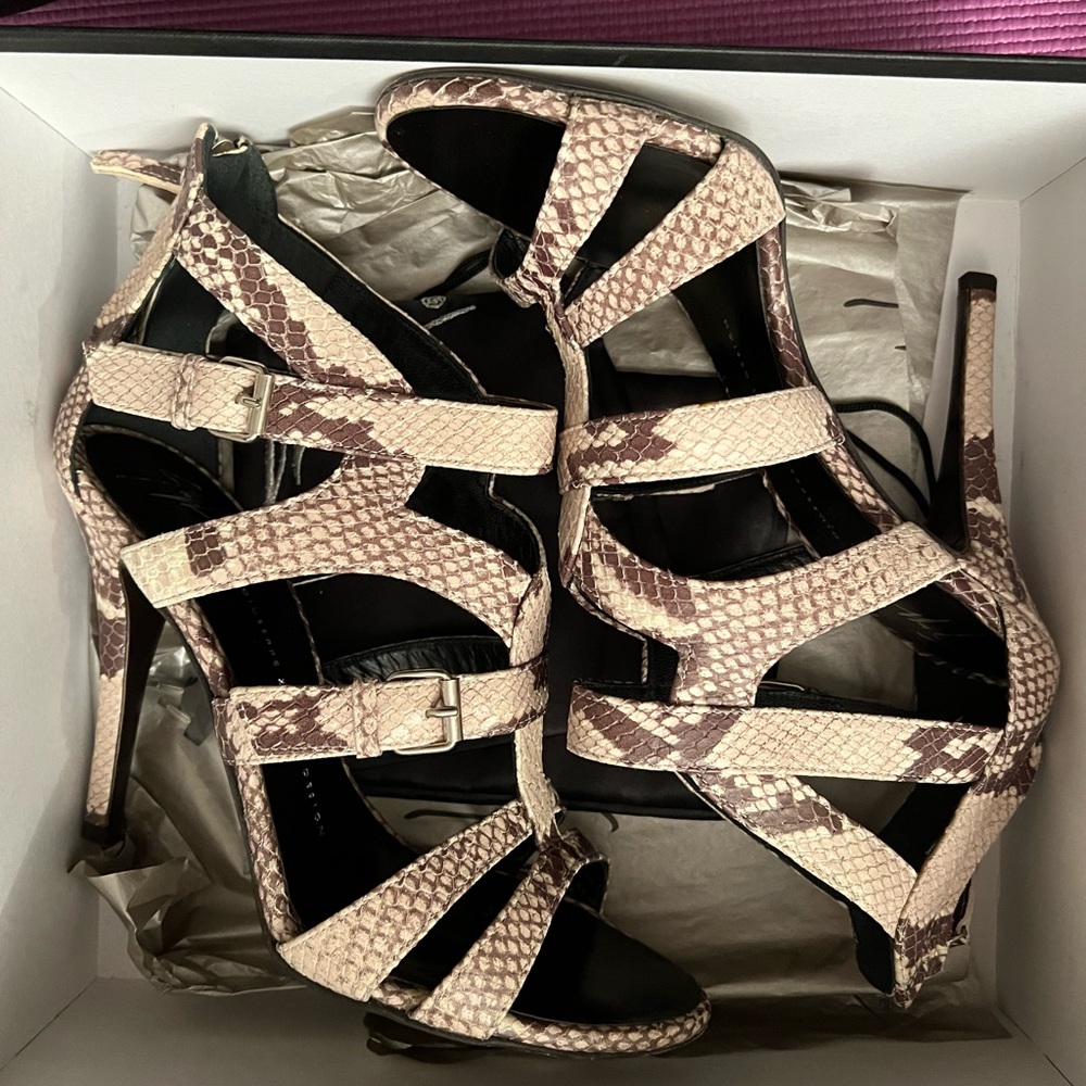 Giussepe Zanotti Sandals sz 38